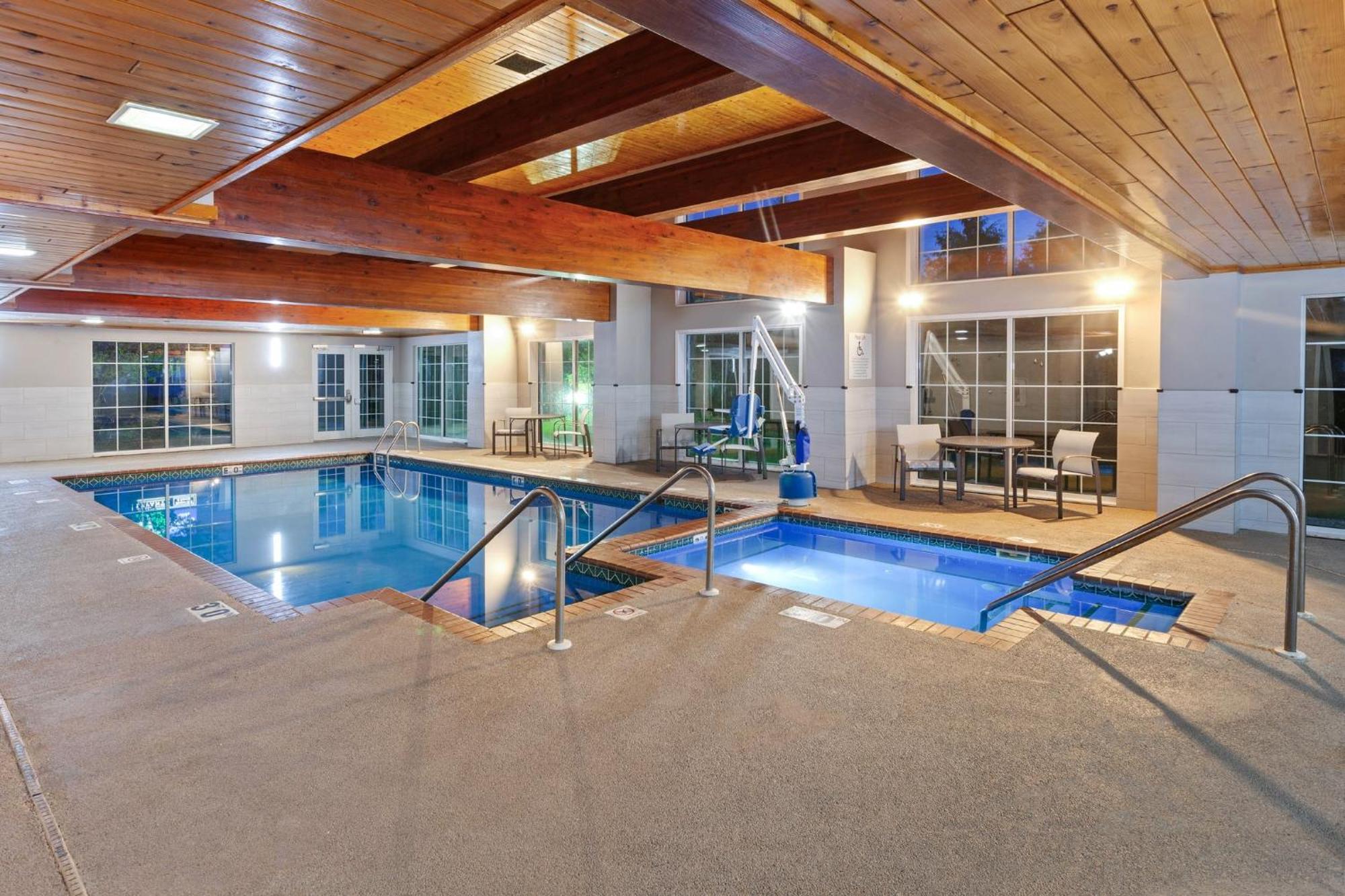 Holiday Inn Express & Suites Port Washington By Ihg Eksteriør bilde